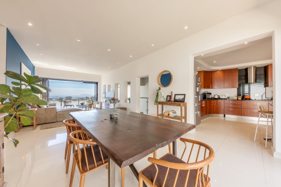 4 Bedroom Property for Sale in Green Point Western Cape